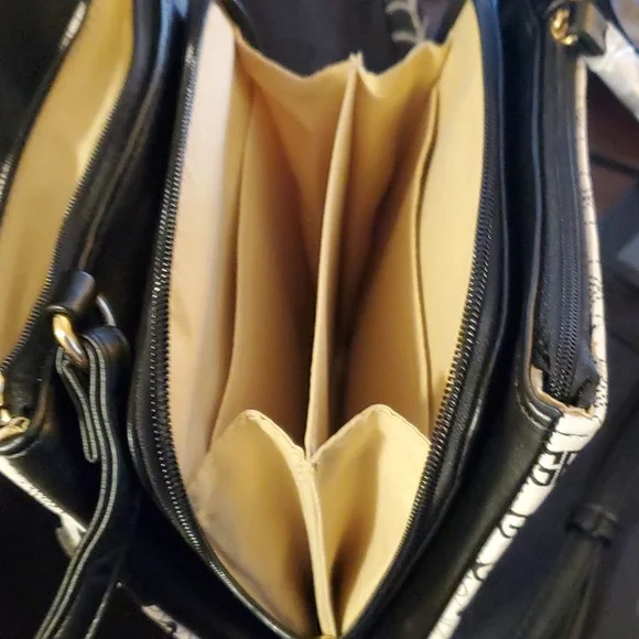 Giani Bernini NWOT Signature Crossbody - Picture 6 of 15